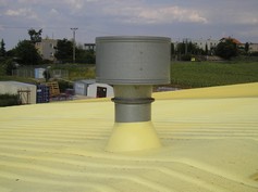 obr.1.0.55 + obr.1.0.56 detaily izolací střech Izolačnímsystémem PUR IZOLACE, tloušťka 30-35 mm, podklad ocelový trapézový plech(bez UV vrstvy)