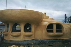 2.0.17izolace tvarované betonové skořepiny futuristického domu nástřikemtvrdé PUR pěny, tloušťka 60-65 mm (bez UV vrstvy)