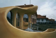 2.0.18izolace tvarované betonové skořepiny futuristického domu nástřikemtvrdé PUR pěny, tloušťka 60-65 mm (bez UV vrstvy)