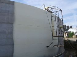 3,1,04 Nástřik tvrdé PUR pěny na betonovou stěnu fermentoru